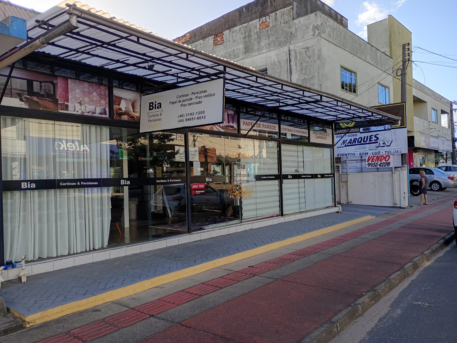 Fachada da loja - Vista lateral